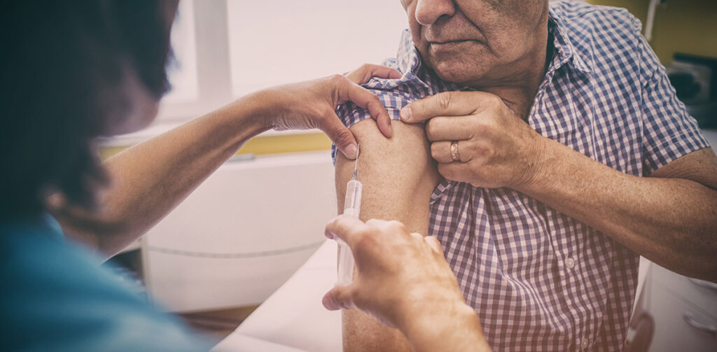 Vacinas falsas foram aplicadas em idosos
