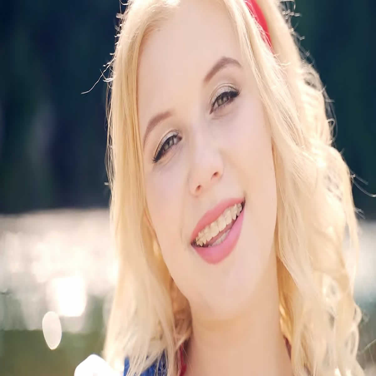 Conheça a cantora ucraniana Sofia Shkidchenko - Dusite